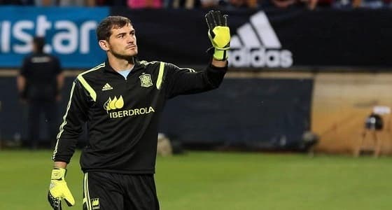 النصر يفجر مفاجأة ويسعى لخطف " كاسياس " لحراسة عرين الأصفر