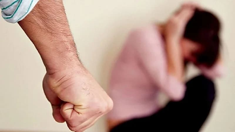 أب يقتل ابنته بسلك كهربائي بسبب تدني درجاتها الجامعية