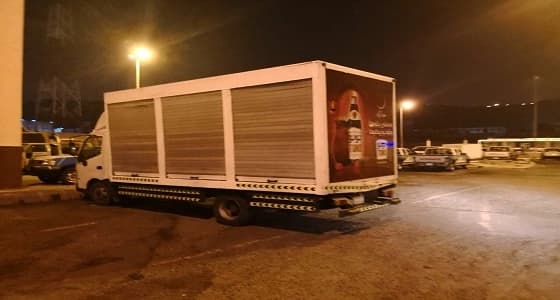 ضبط 4 كراتين من العصائر وأكياس بداخلها حليب منتهي الصلاحية بمكة
