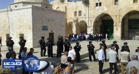 مستوطنون يقتحمون ساحة المسجد الأقصى
