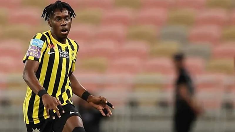 زكريا هوساوي يدخل حسابات نونو سانتو