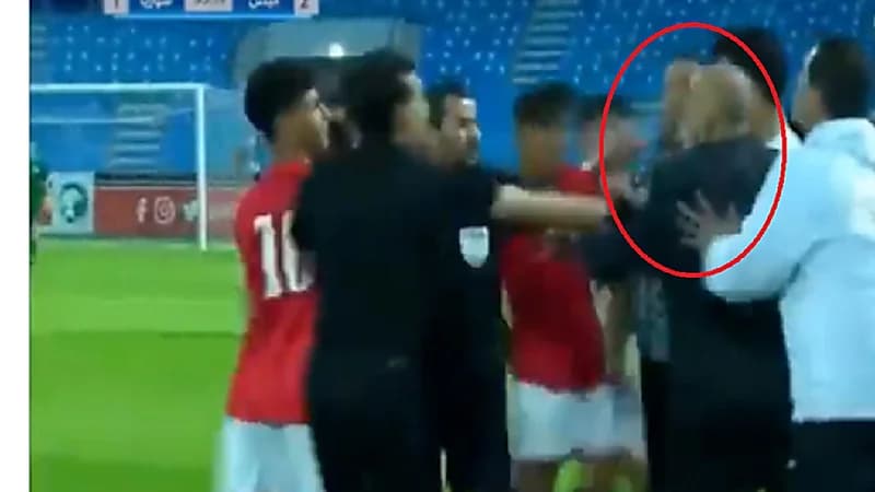 بالفيديو.. مدرب منتخب سوريا للناشئين يثير غضب الجمهور اليمني
