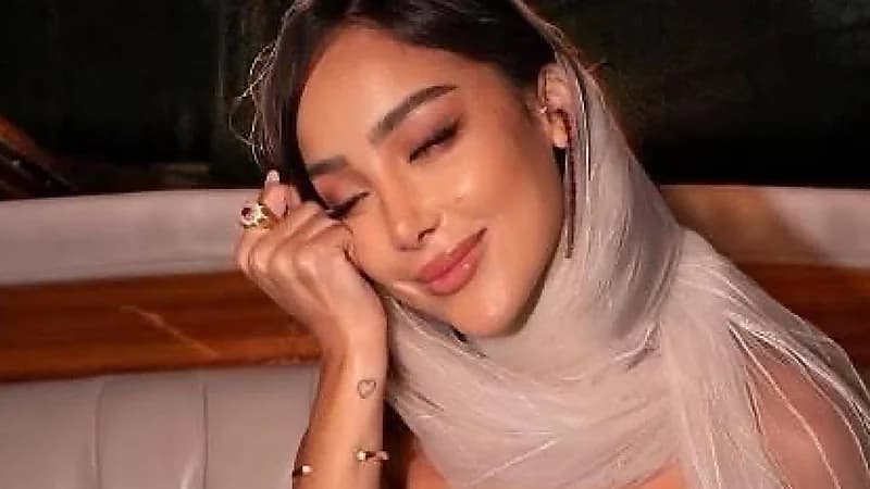 بسمة بوسيل تثير الجدل بإطلالة جريئة في مهرجان البندقية.. فيديو