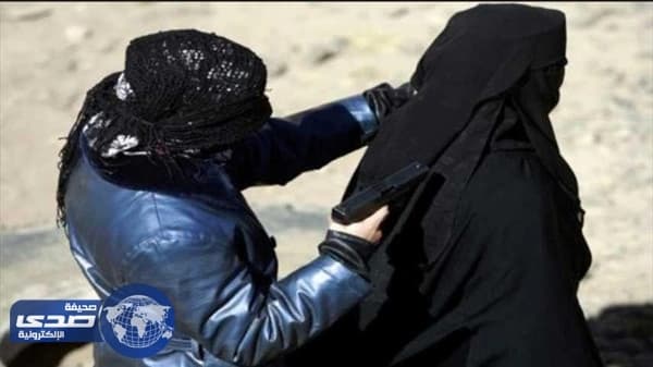 بالفيديو.. مشاجرة في الكويت للفوز بقلوب 3 فتيات