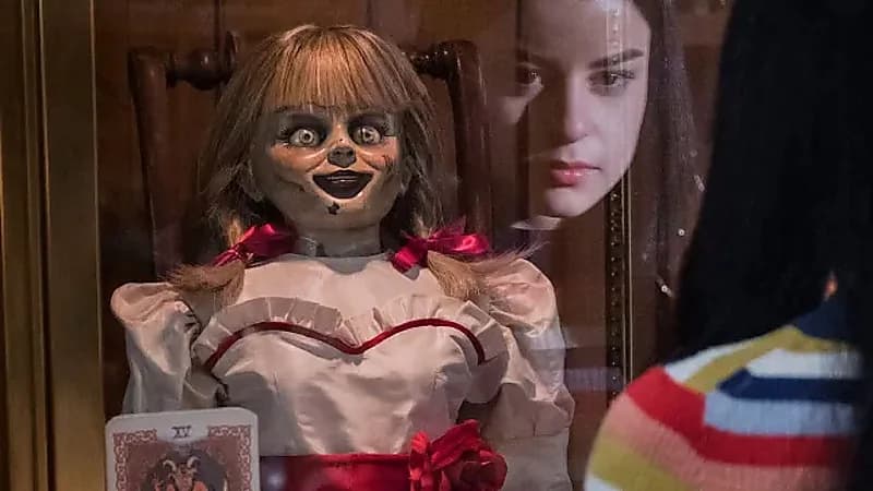 الدمية أنابيل تعود للأضواء بعد انتقالها لمالك جديد .. فيديو