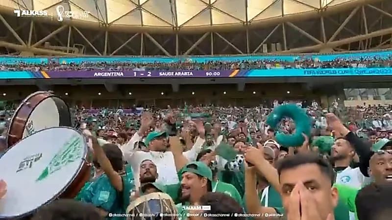 بالفيديو.. جمهور الأخضر بمدرجات لوسيل: ميسي وينه كسرنا عينه