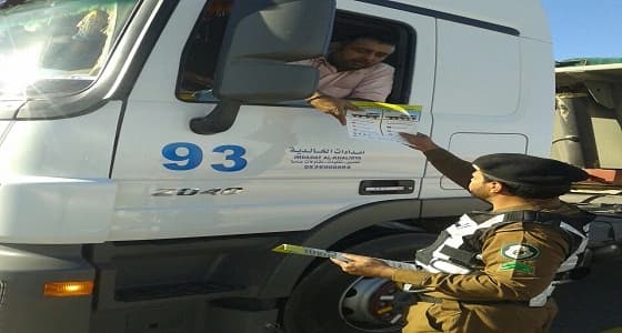 مرور تبوك تطلق حملة توعوية بأهمية تركيب حواجز للشاحنات والمقطورات