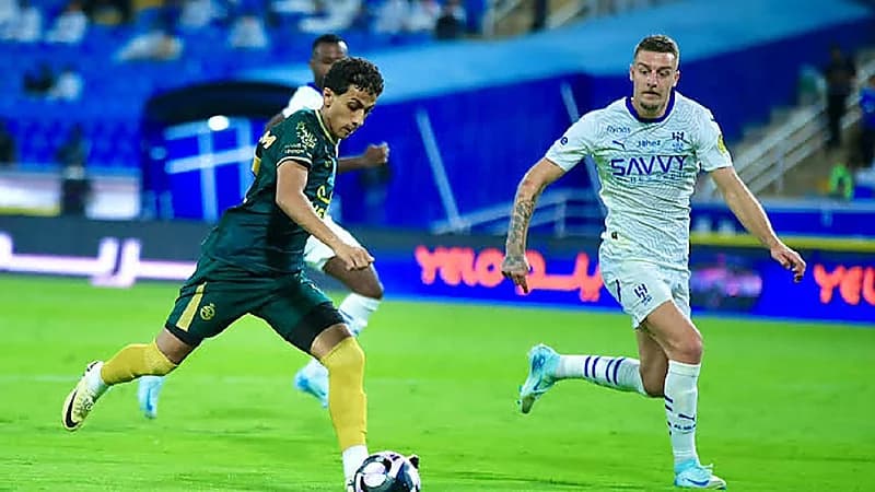 همام الهمامي: تفاجأت بوجود بنزيما ونجوم عالميين عند توقيعي مع الاتحاد.. فيديو