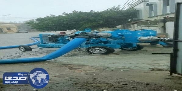 أمانة عسير تستنفر معداتها وتواصل أعمال نزح المياه