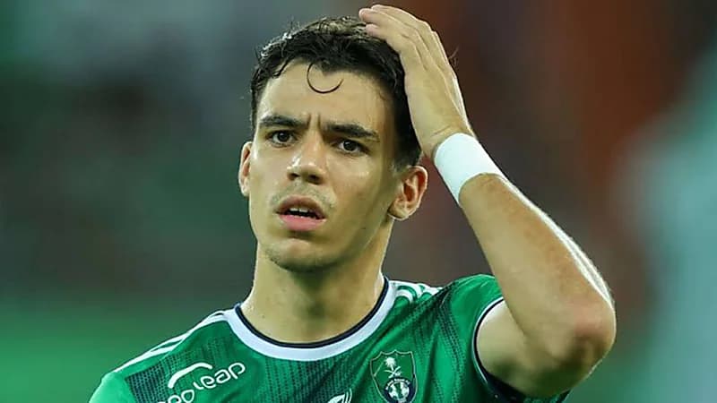 بورتو يشتري عقد فيغا من الأهلي