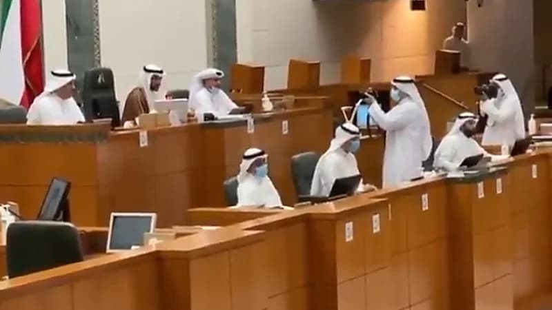 بالفيديو.. ردة فعل مرزوق الغانم بعد جلوس نواب مجلس الأمة الكويتي في مقاعد الوزراء
