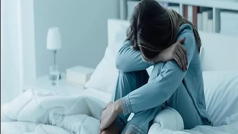 أطباء : "العناق" يعالج الأرق ويساهم في إنقاص الوزن