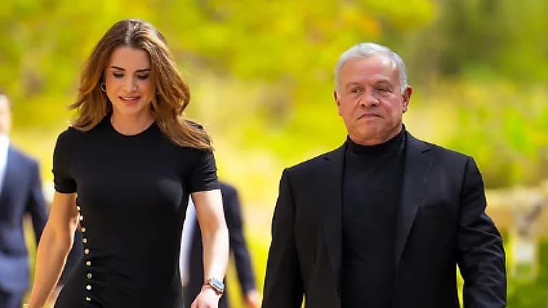 الملكة رانيا تشارك متابعيها صورة أنيقة مع العاهل الأردني