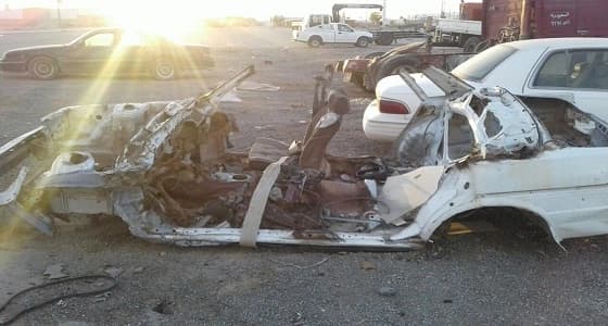 بالصور.. بلدية رفحاء تواصل سحب السيارات التالفة من الشوارع