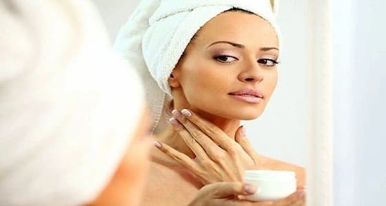 4 خطوات جمالية وحيل لمنع التجاعيد المبكرة للرقبة