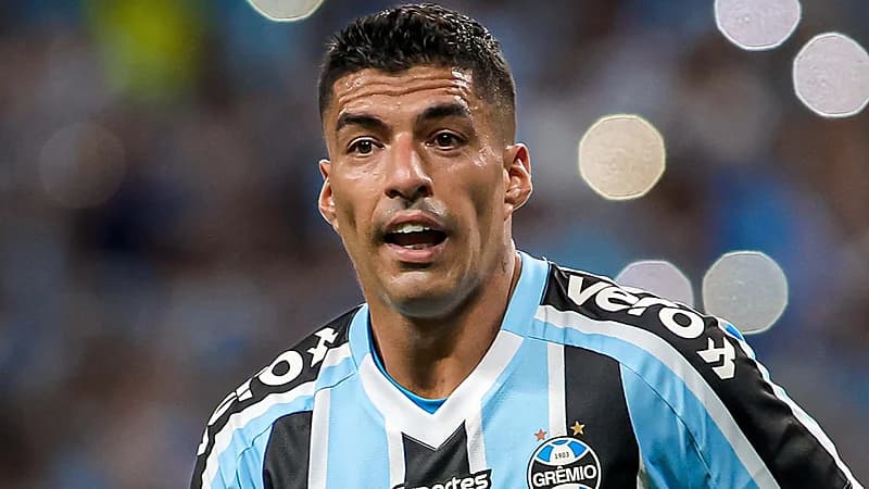 سواريز يفكر في الاعتزال