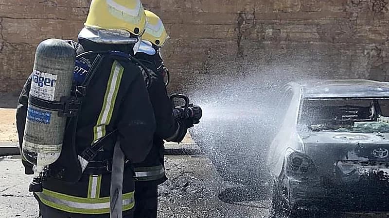 "مدني ⁧‫الرياض‬⁩" يخمد حريقًا في مركبة بحي لبن