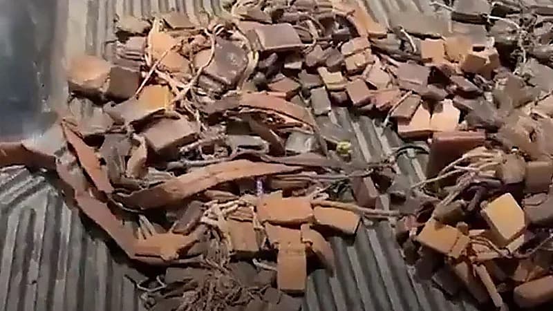 الكشف عن قصة القلائد الخشبية التي يرتديها رجال "حميدتي" في معارك السودان (فيديو)
