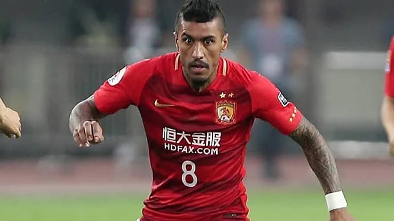 شاهد..  البرازيلي باولينيو يمارس مهنة جديدة بعد هروبه من الأهلي 