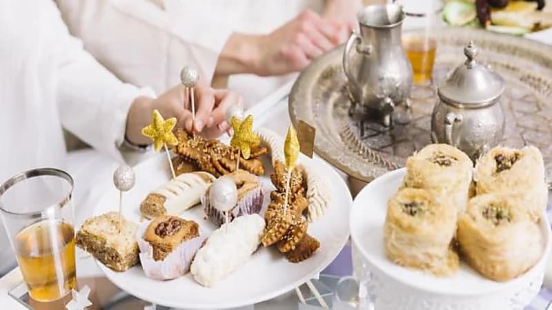 عبارات غير لائقة اجتماعياً أثناء المعايدة