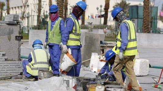 منظمة حقوقية تهاجم قطر وتصف ظروف العمل بالمونديال بـ " القاسية "