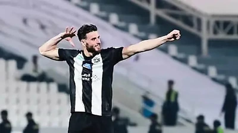 سر عاطفي وراء احتفال محترف الشباب بالقوس والسهم في مباراة الخليج