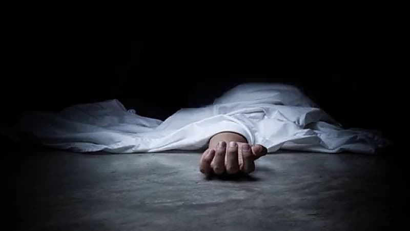 غموض حول العثور على جثة شاب مشنوقا في شارع عام