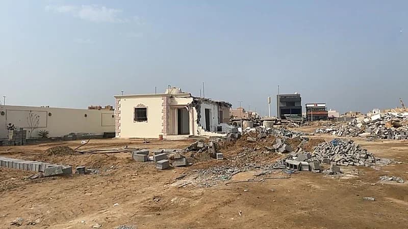 أمانة جدة تزيل مبانٍ مخالفة على مساحة 39 ألف متر