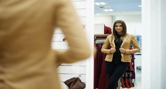 بالفيديو .. مرايا متاجر الملابس تخدع الزبائن