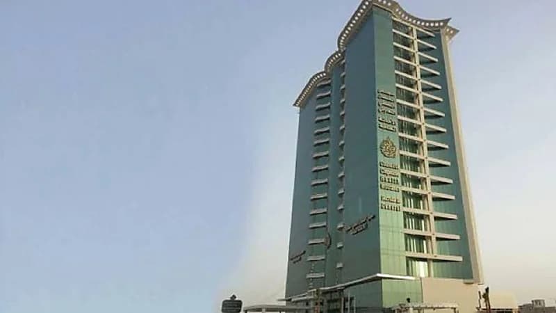 الإجراءات المتخذة في حال عدم تغطية التأمين للموظف وأسرته