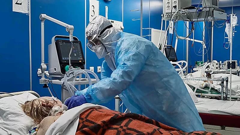 متحور "أوميكرون" ليس أضعف من دلتا