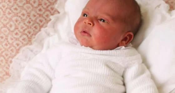 بالصور.. شاهد أصغر حفيد في العائلة المالكة في بريطانيا