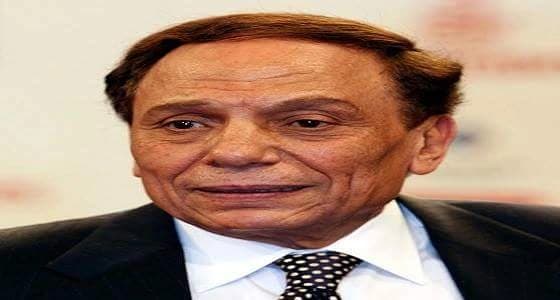 عادل إمام يرفض الحديث مع الصحفيين في افتتاح «مولانا»