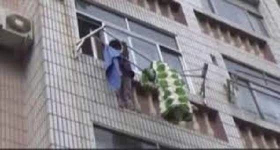 حاولت إيقاف بكاء شقيقها الرضيع فقتلته!