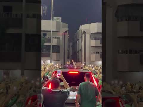 جالينو يتفاعل مع جماهير الأهلي أثناء مغادرته مقر النادي