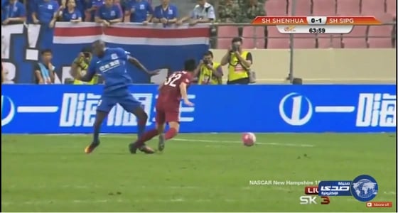 بالفيديو.. ممنوع لأصحاب القلوب الضعيفة.. إصابة مرعبة لمهاجم تشيلسي السابق!