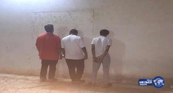 الإطاحة ب 3 وافدين متهمين بسرقة سيارات بجدة