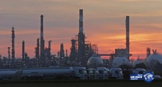 النفط يعود للارتفاع بدعم توقعات بانخفاض إمدادات المعروض