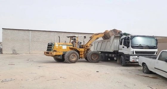 بلدية وسط الدمام ترفع 11,280 متراً مكعباً من مخلفات البناء والهدم بالمنطقة الصناعية الخضرية