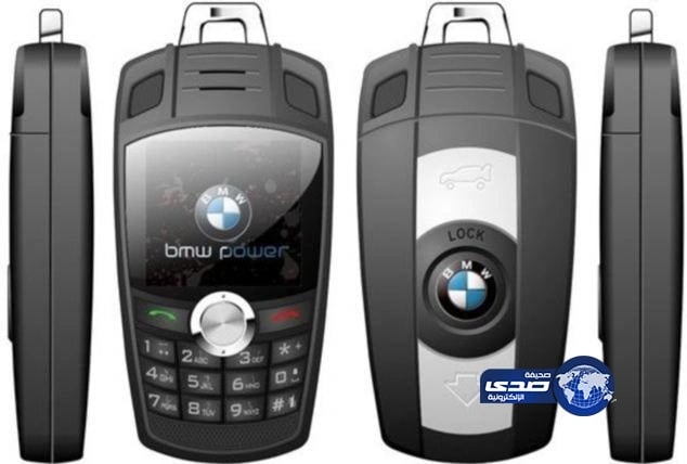 بالفيديو.. شخص يقود سيارة بطريقة جنونية ويخاطر بحياة طفلتيه