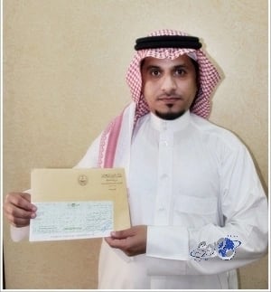 ولي العهد يكرم ساحب السيارة المشتعلة من محطة الوقود