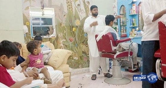 أمانة جازان ترصد حيل صوالين الحلاقة والمغاسل قبل العيد وتعاقب المخالفين