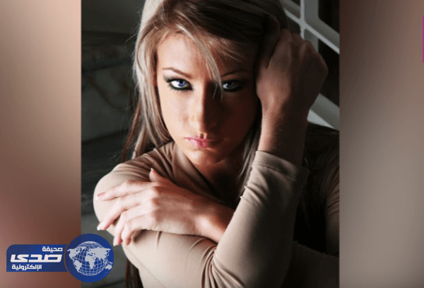 بالصور.. " أم عزباء " من منتجة أفلام إباحية لراعية بكنيسة