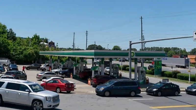 مصافي النفط تعجز عن مواكبة الطلب وأسعار الوقود ترتفع