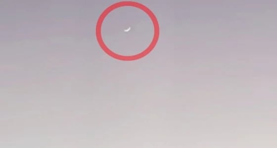 بالفيديو.. طياران يوثقا طلوع الشمس من جديد بعد الإفطار بالرياض