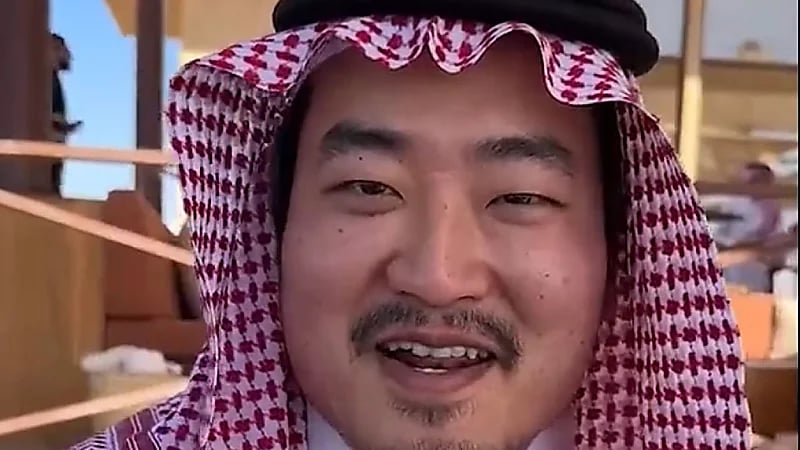 سائح كوري أتى لتبوك ولم يغادر: أغرمت بالمكان ولم استطع مغادرته .. فيديو