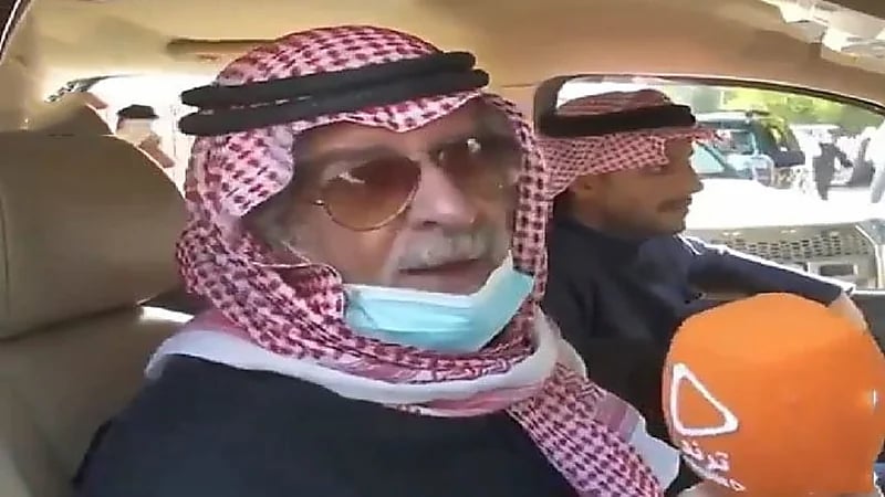 شاهد.. والد الراحل مشاري البلام: "عطوه اللقاح بدون لا يفحصونه"