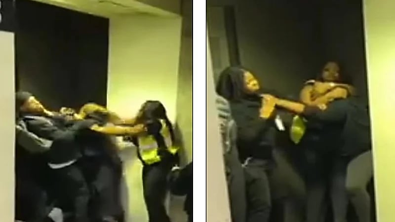 بالصور.. اندلاع شجار مروع بين أم وابنتها ومسؤولي شركة طيران