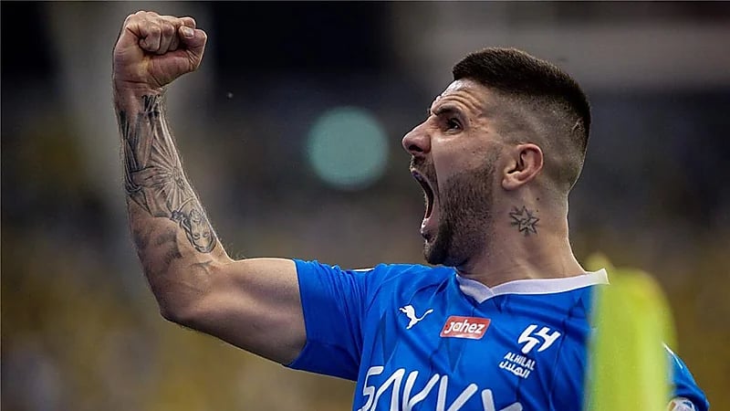 ميتروفيتش يغادر إلى صربيا