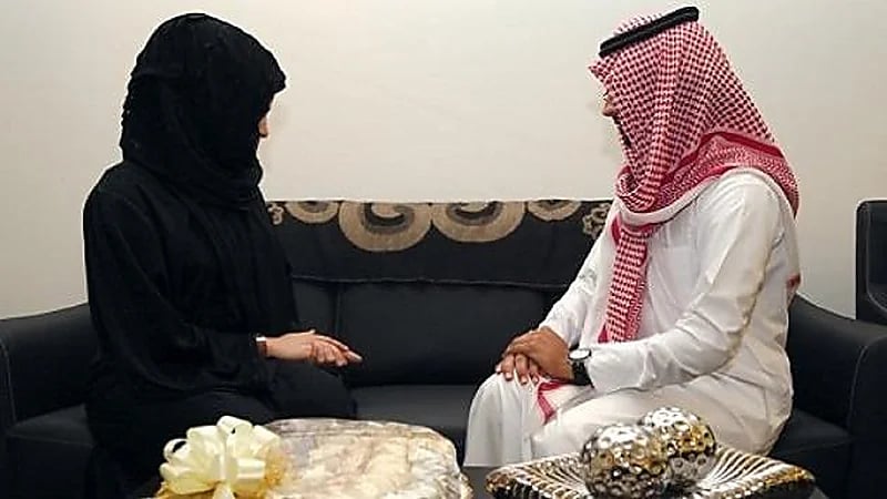 أين ستذهب في شهر العسل.. أغرب أسئلة الشوفة الشرعية